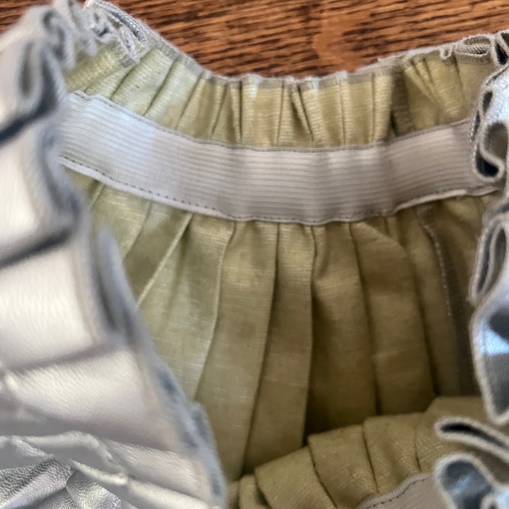 Metallic Holographic Silver Pleated Elastic‎ Mini Skirt Size Small/Medium - Picture 4 of 4